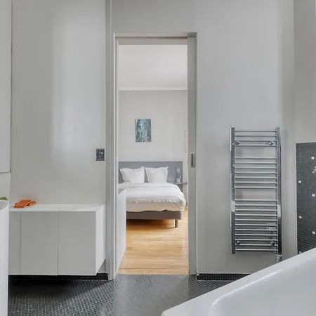 Wonderful & Large Flat In The 7th - Eiffel Tower