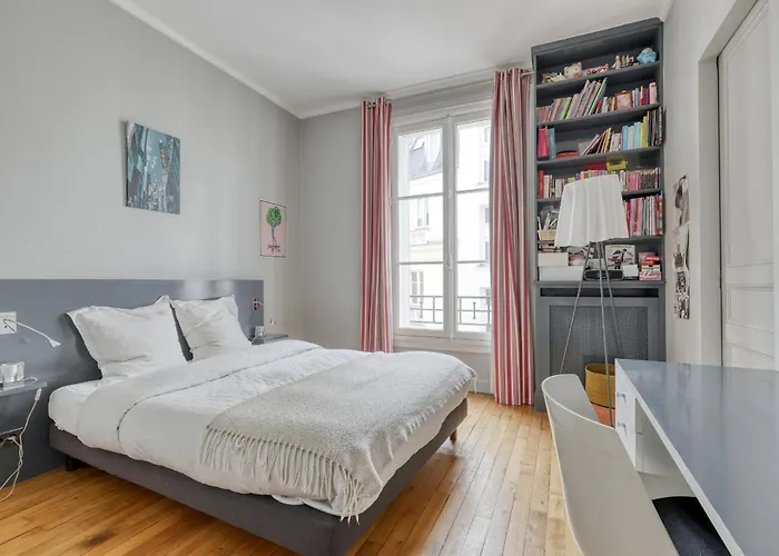 Wonderful & Large Flat In The 7th - Eiffel Tower *