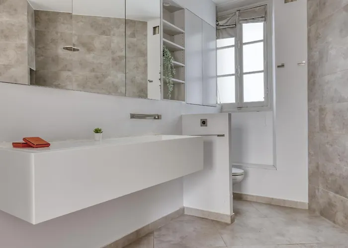 Wonderful & Large Flat In The 7th - Eiffel Tower