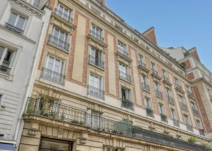 Wonderful & Large Flat In The 7th - Eiffel Tower *