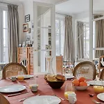 Wonderful & Large Flat In The 7th - Eiffel Tower Апартаменты *
